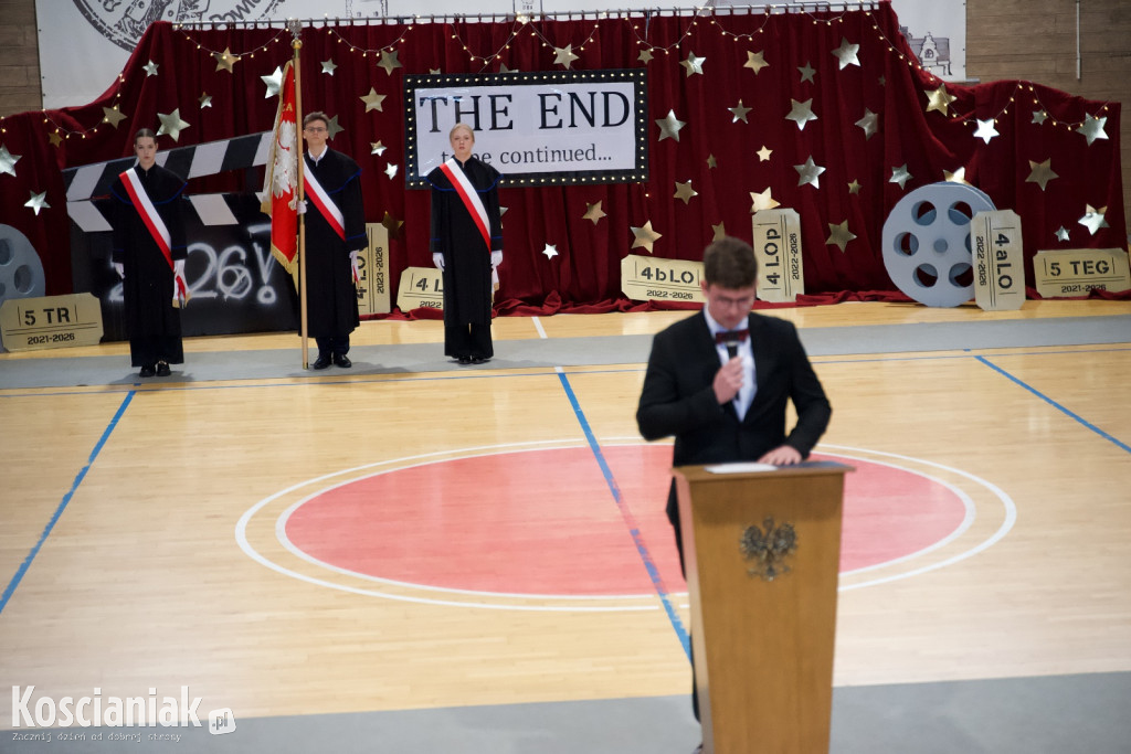 Zakończenie szkoły przez maturzystów „Ratajczaka”