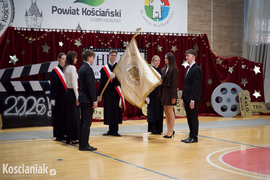 Zakończenie szkoły przez maturzystów „Ratajczaka”