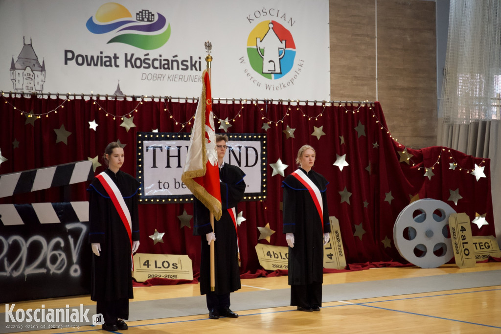 Zakończenie szkoły przez maturzystów „Ratajczaka”