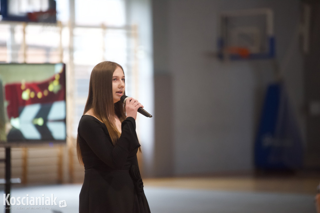 Zakończenie szkoły przez maturzystów „Ratajczaka”