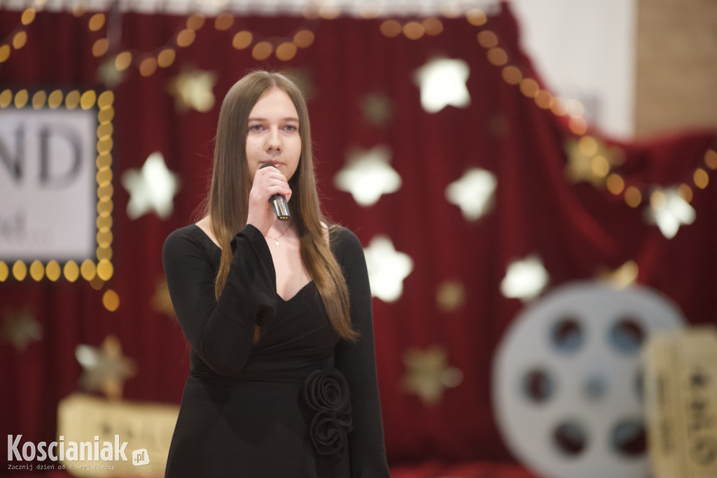 Zakończenie szkoły przez maturzystów „Ratajczaka”