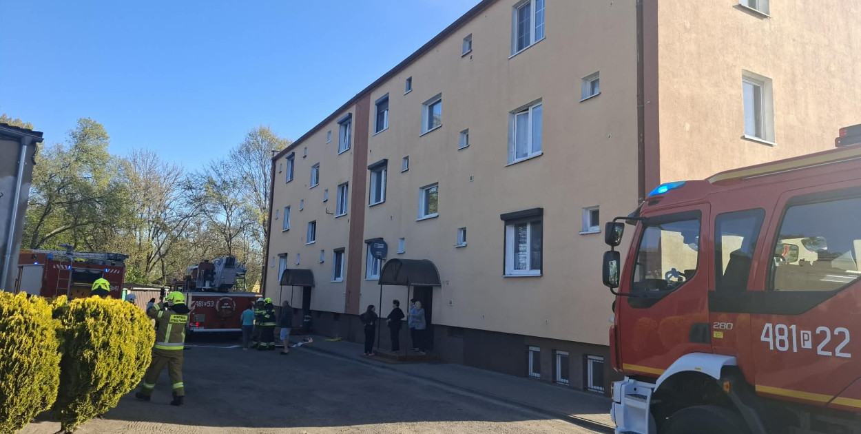 Pożar mieszkania w bloku w Gryżynie