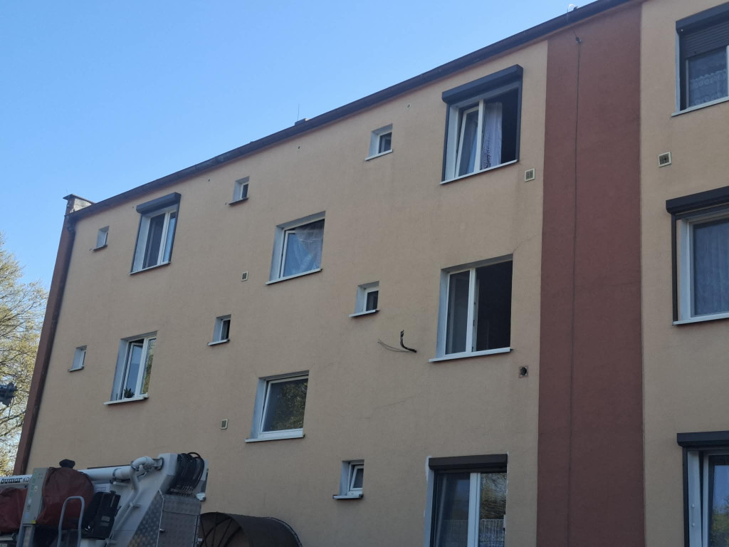 Pożar mieszkania w bloku w Gryżynie