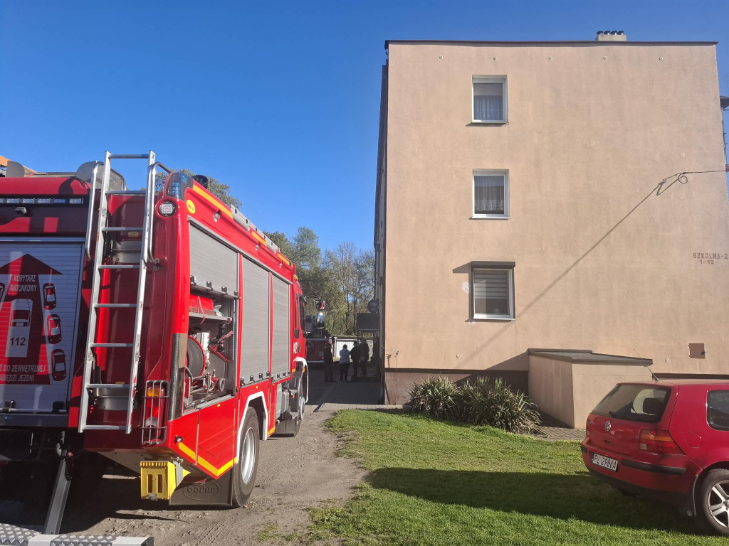 Pożar mieszkania w bloku w Gryżynie