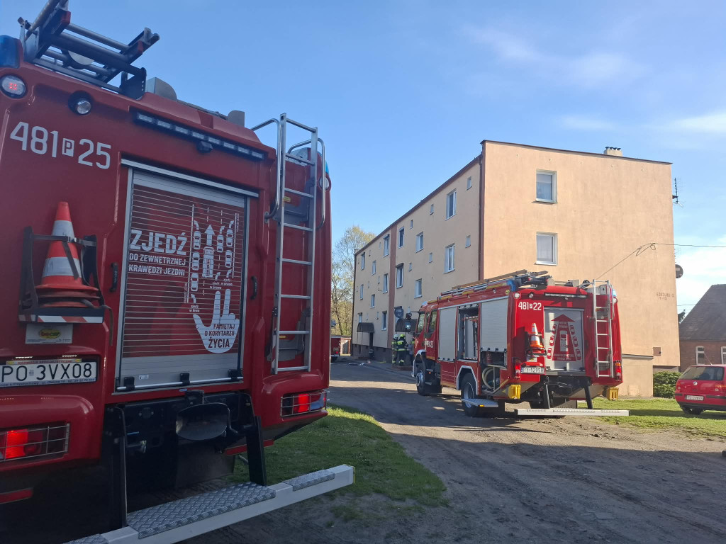 Pożar mieszkania w bloku w Gryżynie