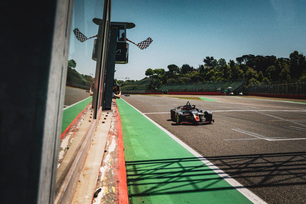 Iwo Beszterda na podium debiutanckiej rundy CISP