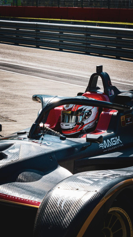 Iwo Beszterda na podium debiutanckiej rundy CISP