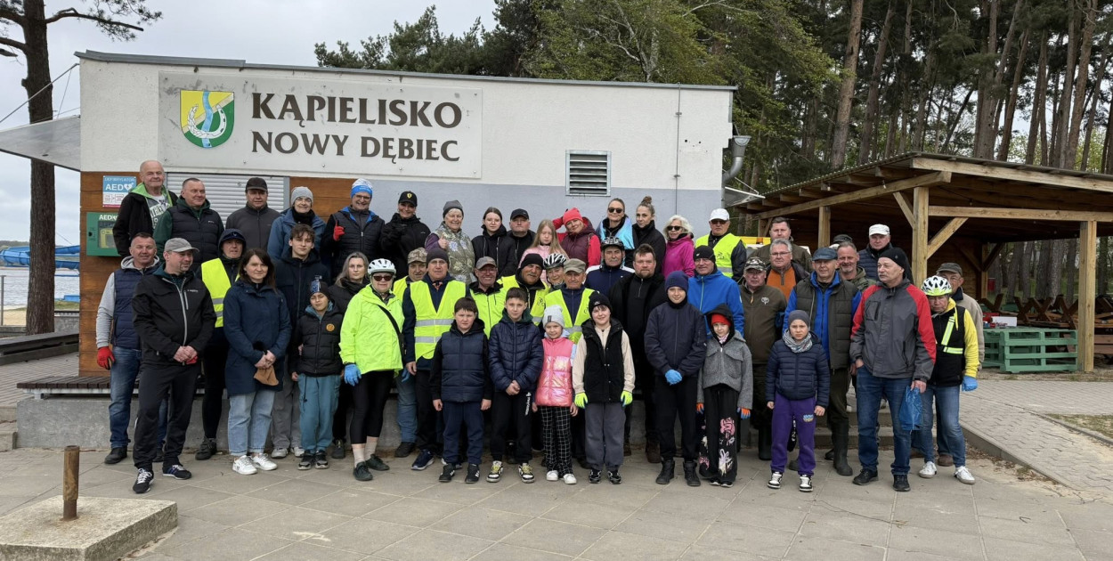 Akcja sprzątania letniska w Nowym Dębcu