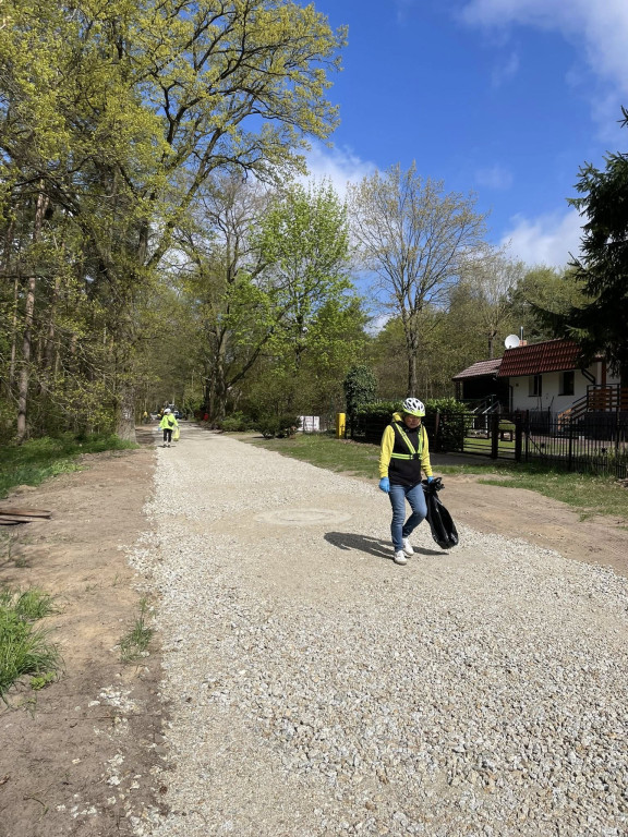 Akcja sprzątania letniska w Nowym Dębcu
