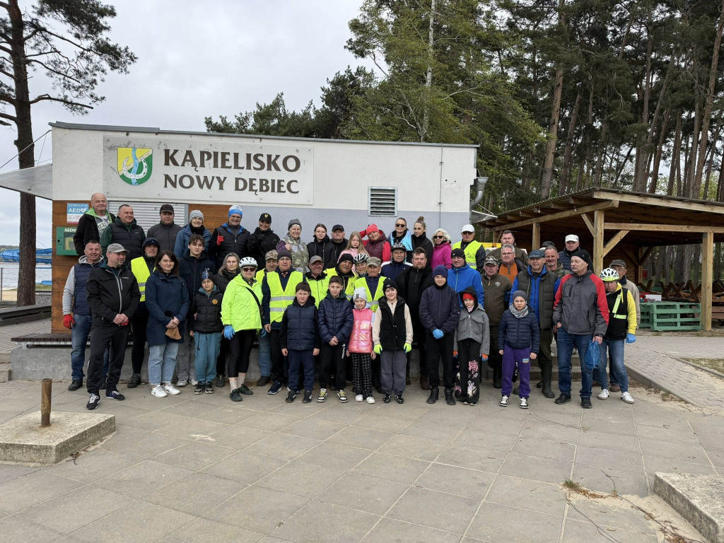 Akcja sprzątania letniska w Nowym Dębcu