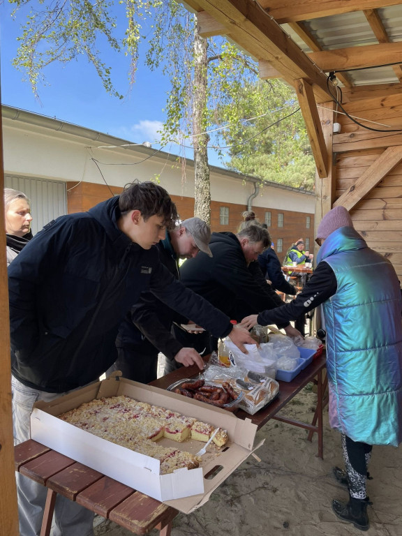 Akcja sprzątania letniska w Nowym Dębcu