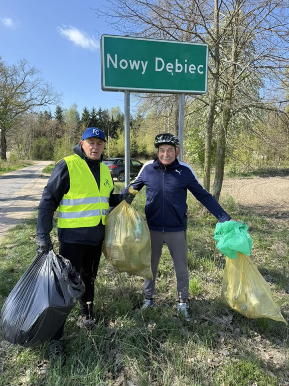 Akcja sprzątania letniska w Nowym Dębcu