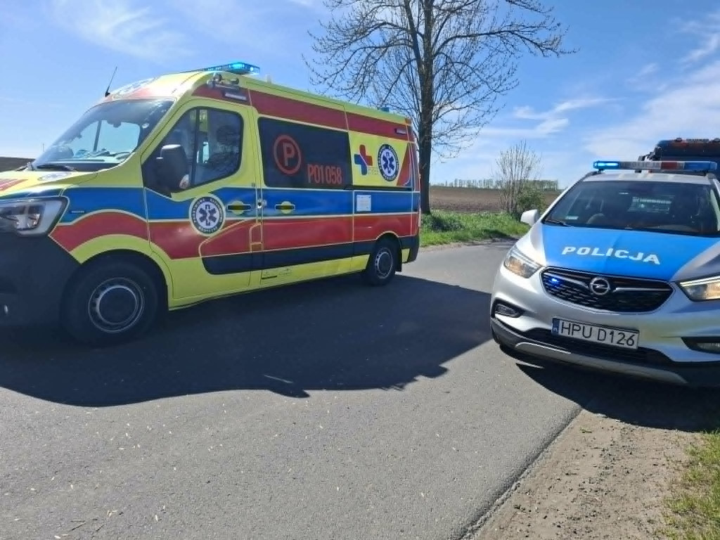 Uderzył w drzewo na drodze do Wonieścia