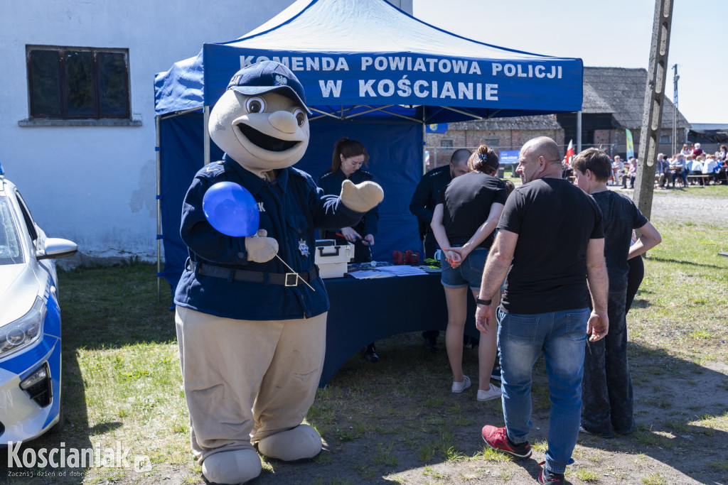 Pochód 1 maja w Muzeum PRL Frania w Kokorzynie