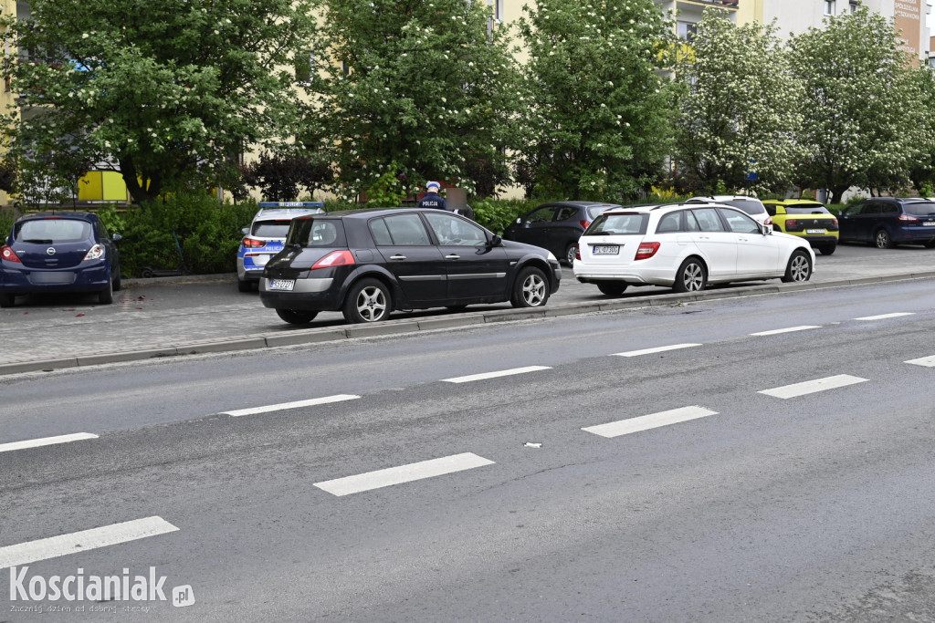 Uderzył w zaparkowane samochody i uciekł