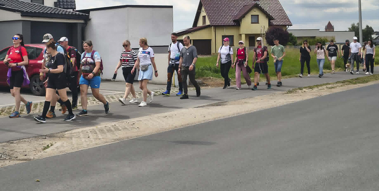 Wyruszyli w 24-godzinny marsz przeciw hejtowi