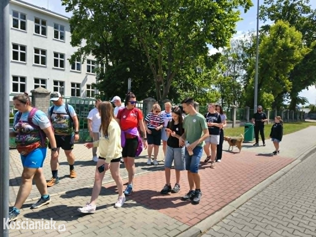 Wyruszyli w 24-godzinny marsz przeciw hejtowi