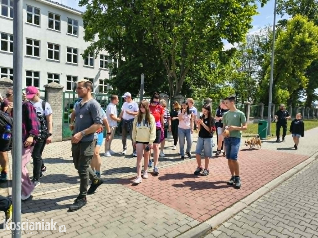 Wyruszyli w 24-godzinny marsz przeciw hejtowi