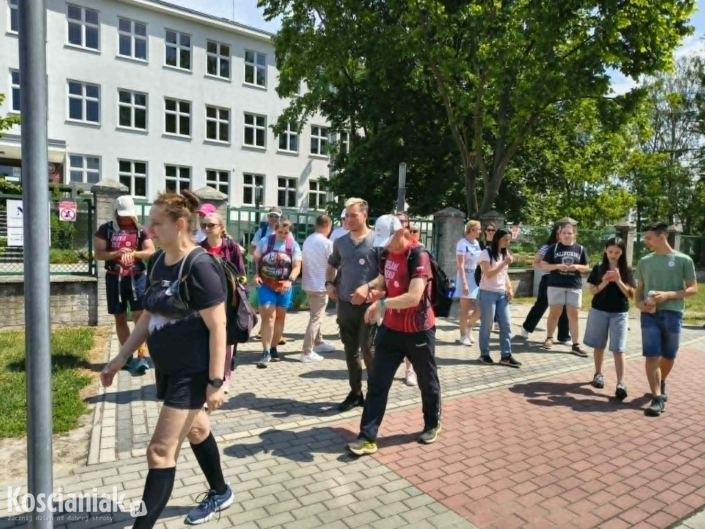 Wyruszyli w 24-godzinny marsz przeciw hejtowi
