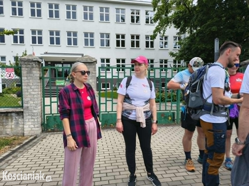 Wyruszyli w 24-godzinny marsz przeciw hejtowi