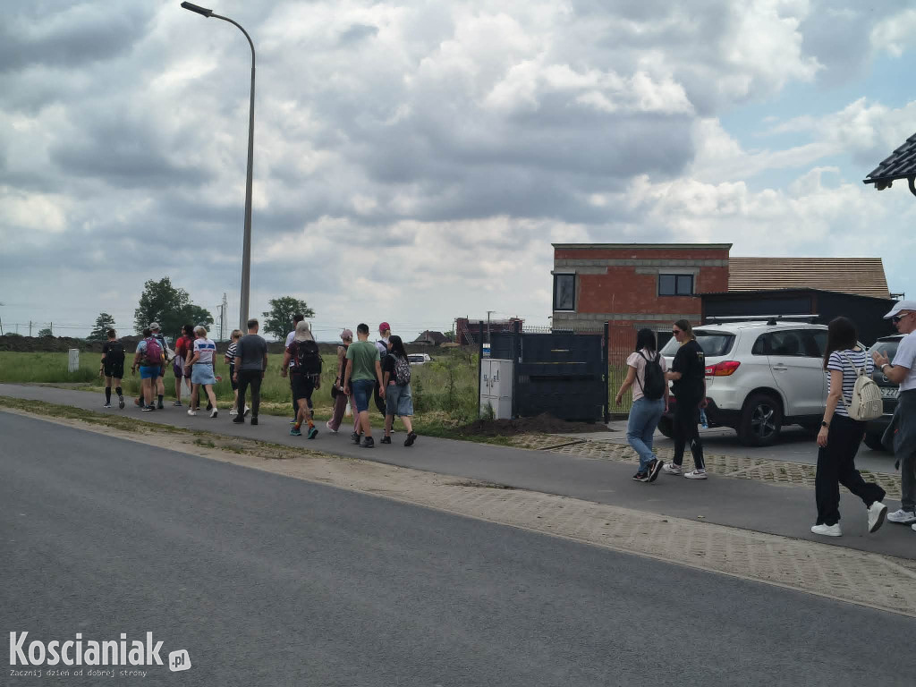Wyruszyli w 24-godzinny marsz przeciw hejtowi
