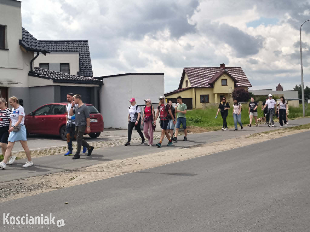 Wyruszyli w 24-godzinny marsz przeciw hejtowi