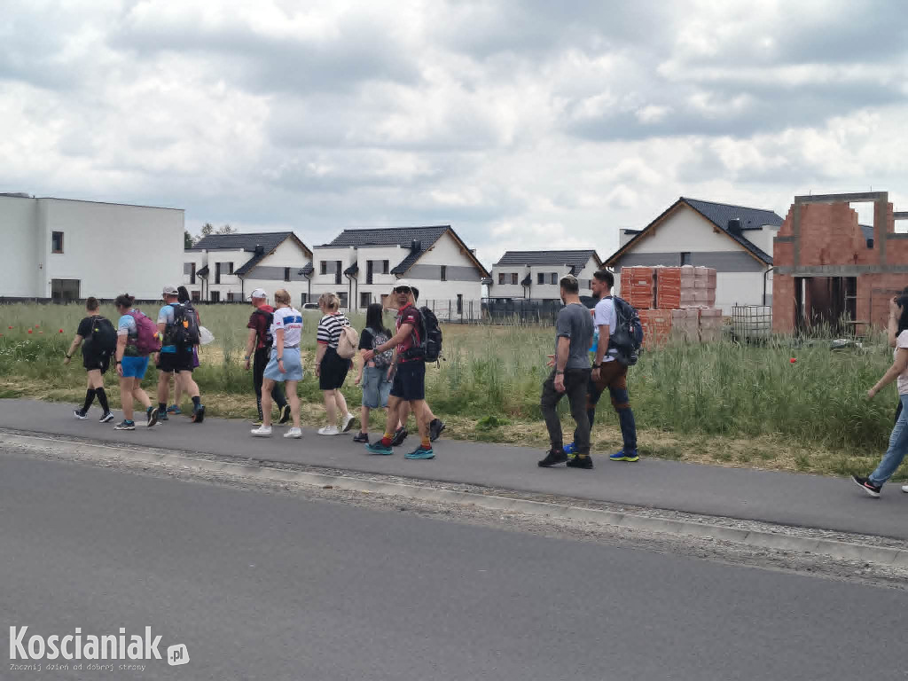 Wyruszyli w 24-godzinny marsz przeciw hejtowi
