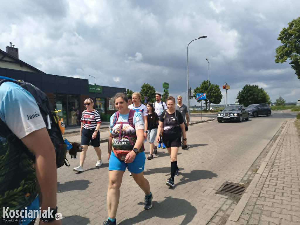 Wyruszyli w 24-godzinny marsz przeciw hejtowi