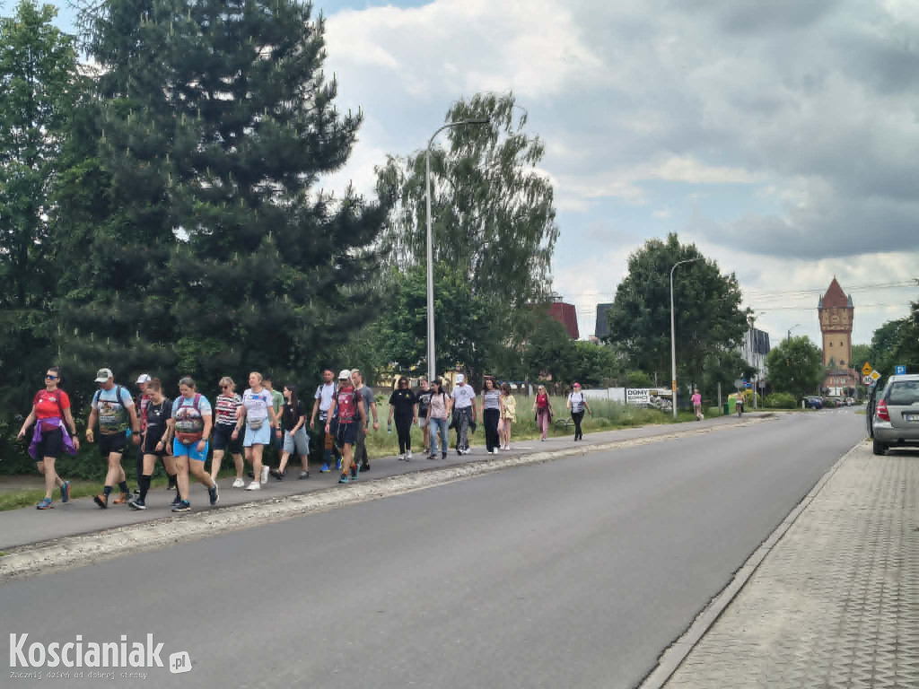 Wyruszyli w 24-godzinny marsz przeciw hejtowi