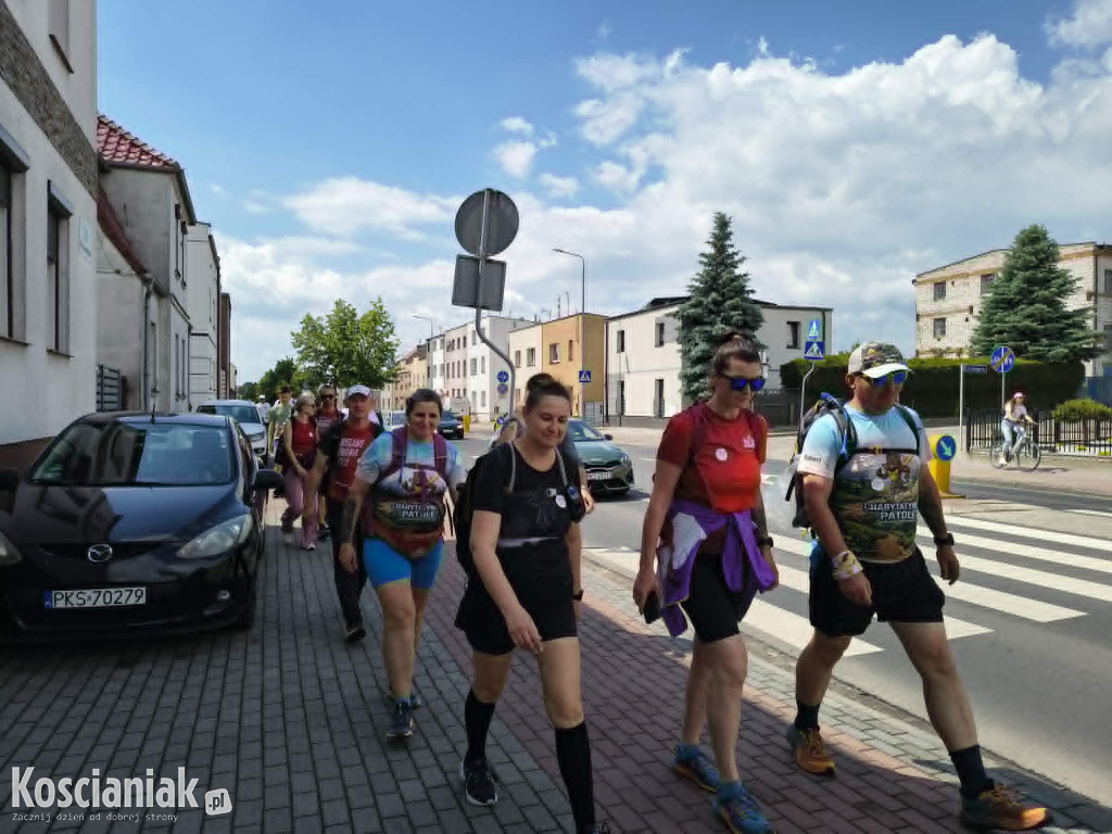 Wyruszyli w 24-godzinny marsz przeciw hejtowi
