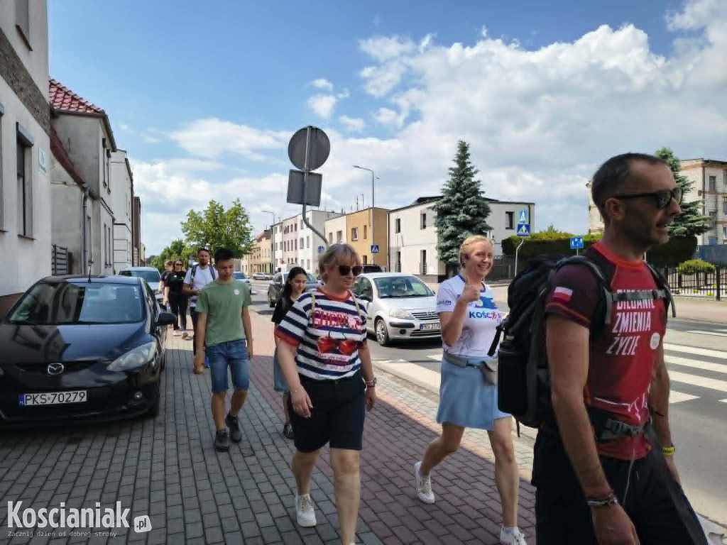 Wyruszyli w 24-godzinny marsz przeciw hejtowi