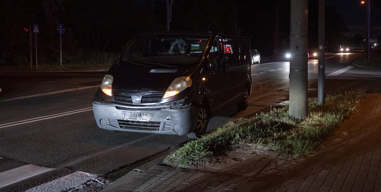 Zderzenie dwóch aut na światłach w Racocie