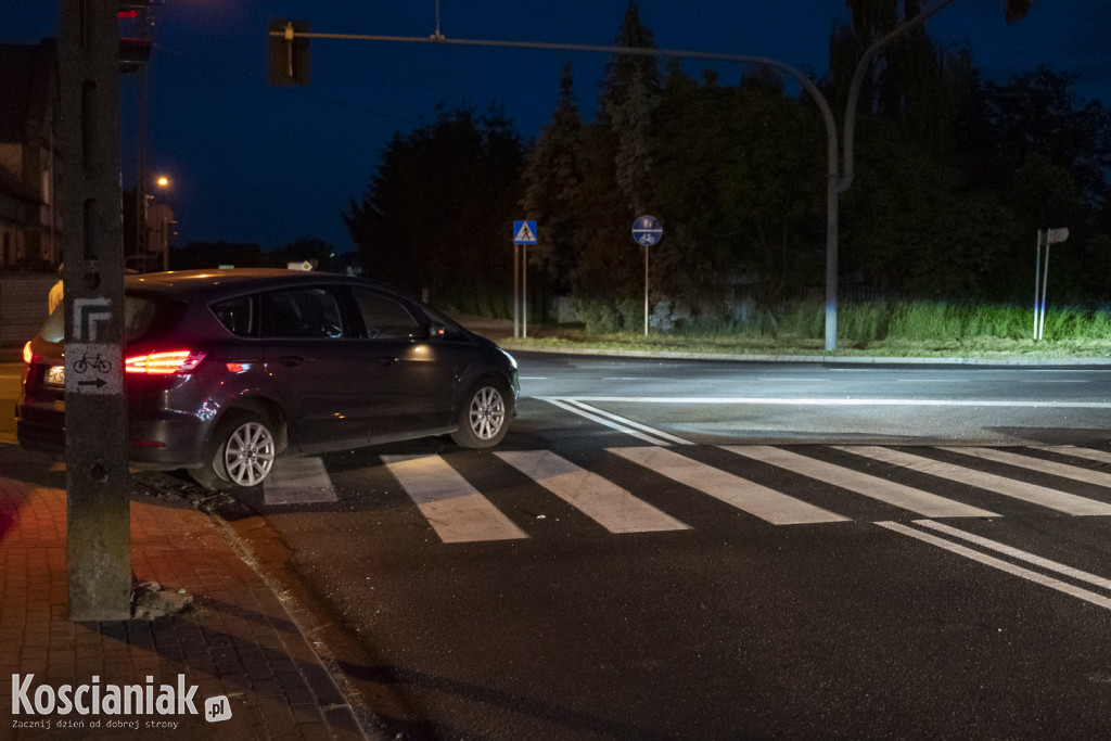 Zderzenie dwóch aut na światłach w Racocie