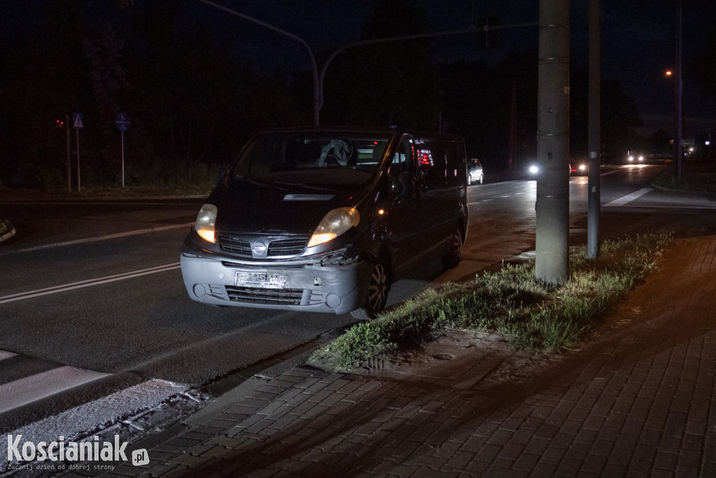 Zderzenie dwóch aut na światłach w Racocie