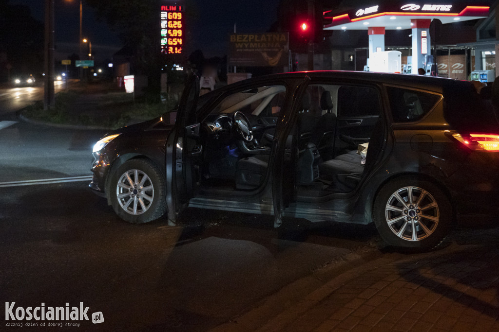 Zderzenie dwóch aut na światłach w Racocie