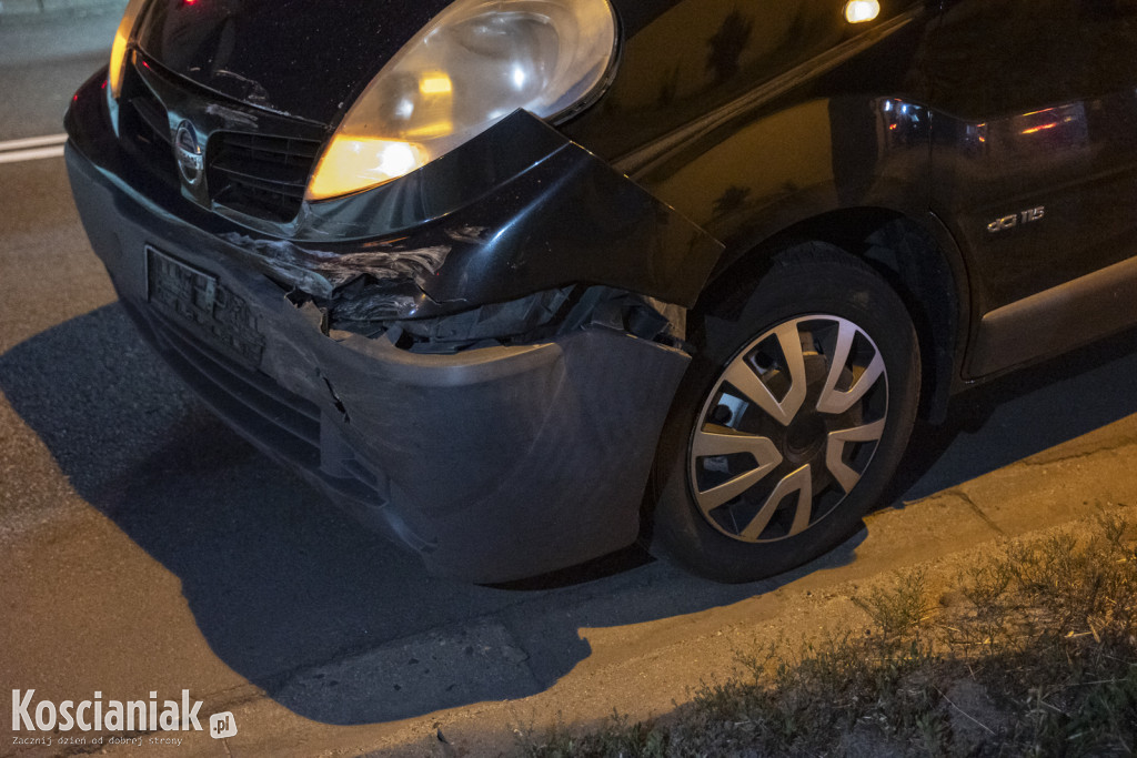 Zderzenie dwóch aut na światłach w Racocie