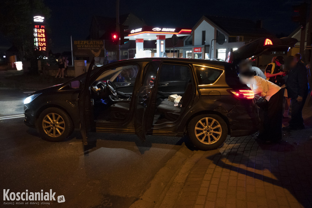 Zderzenie dwóch aut na światłach w Racocie