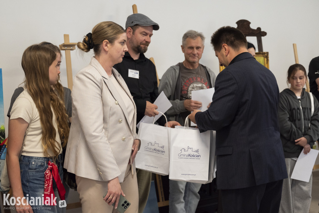 Wernisaż prac 17 artystów w ramach pleneru