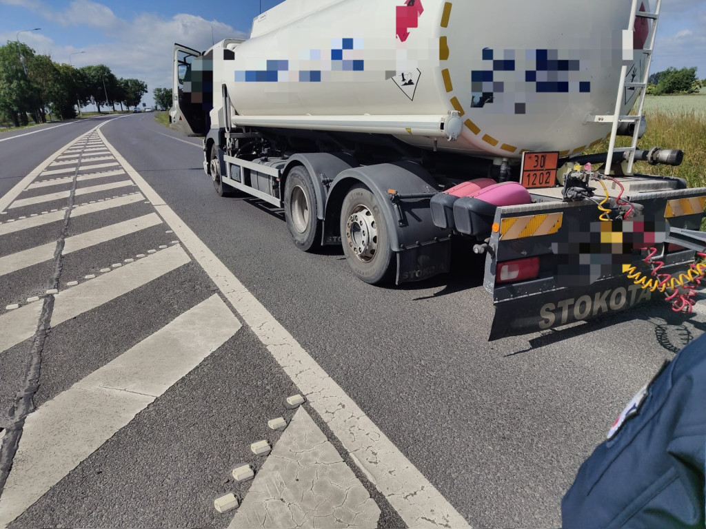 Kolizja na obwodnicy ciężarówki z osobówką