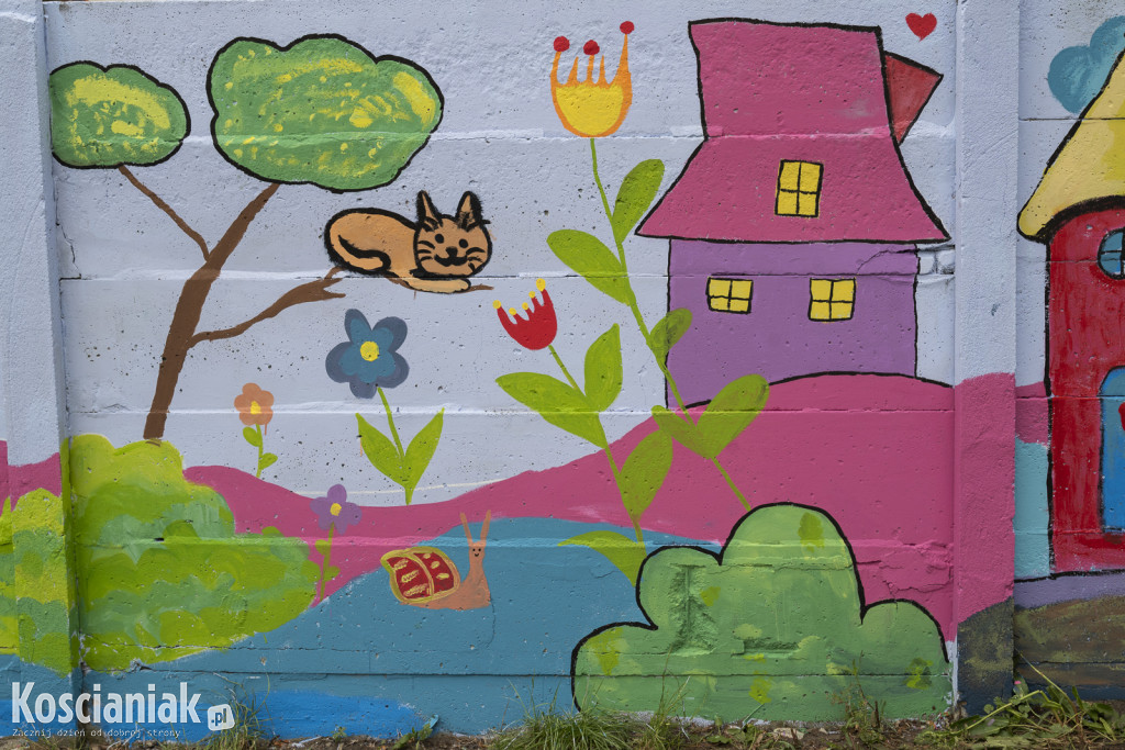 Mural integracyjny na płocie przy KOK-u