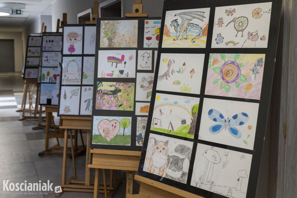 Mural integracyjny na płocie przy KOK-u