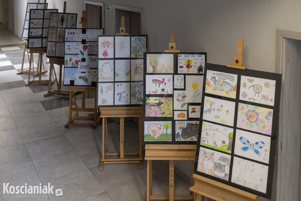 Mural integracyjny na płocie przy KOK-u
