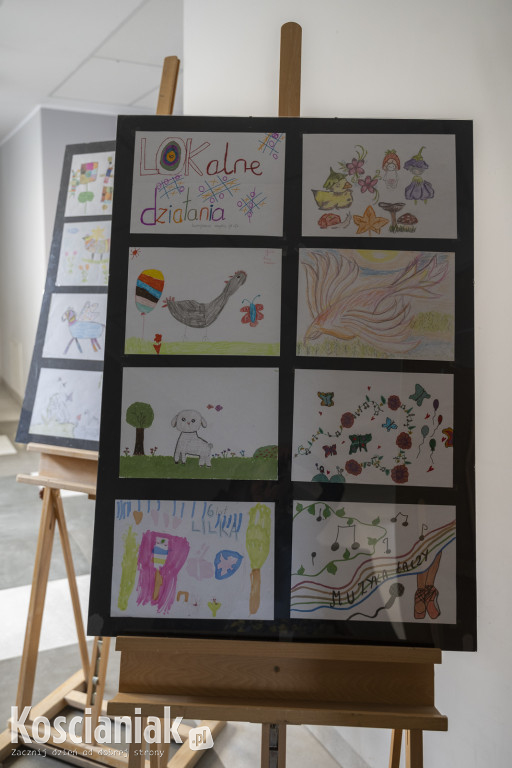 Mural integracyjny na płocie przy KOK-u