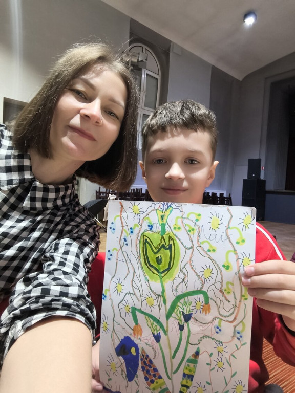 Mural integracyjny na płocie przy KOK-u