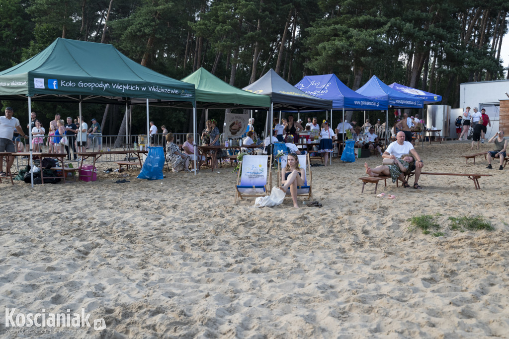 Noc Świętojańska na plaży w Nowym Dębcu
