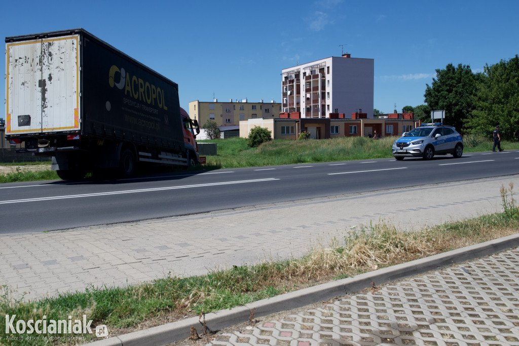 Ciężarówka wjechała do rowu na Gostyńskiej