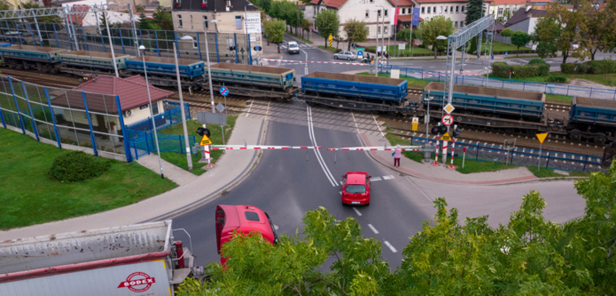 Czempiń. Uciążliwy przejazd kolejowy w centrum miasta