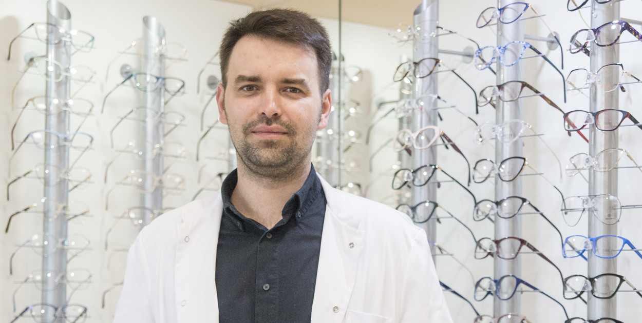 Piotr Górecki, właściciel salonu optycznego Ekspert Optyk w Kościanie.