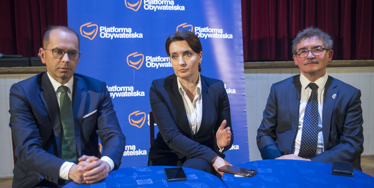 Z mieszkańcami Kościana spotkali się posłowie Platformy Obywatelskiej: Michał Szczerba i Marzena Okła-Drewnowicz oraz senator Wojciech Ziemniak.