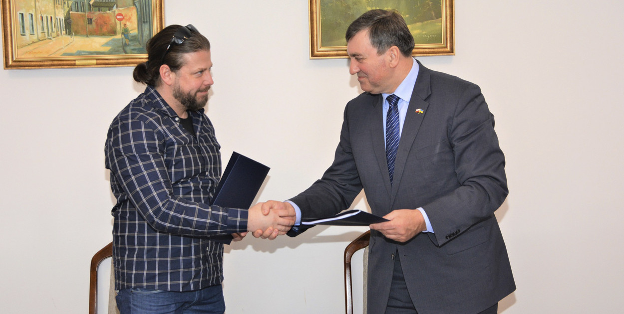 Burmistrz podpisał umowę na dokończenie Rynku